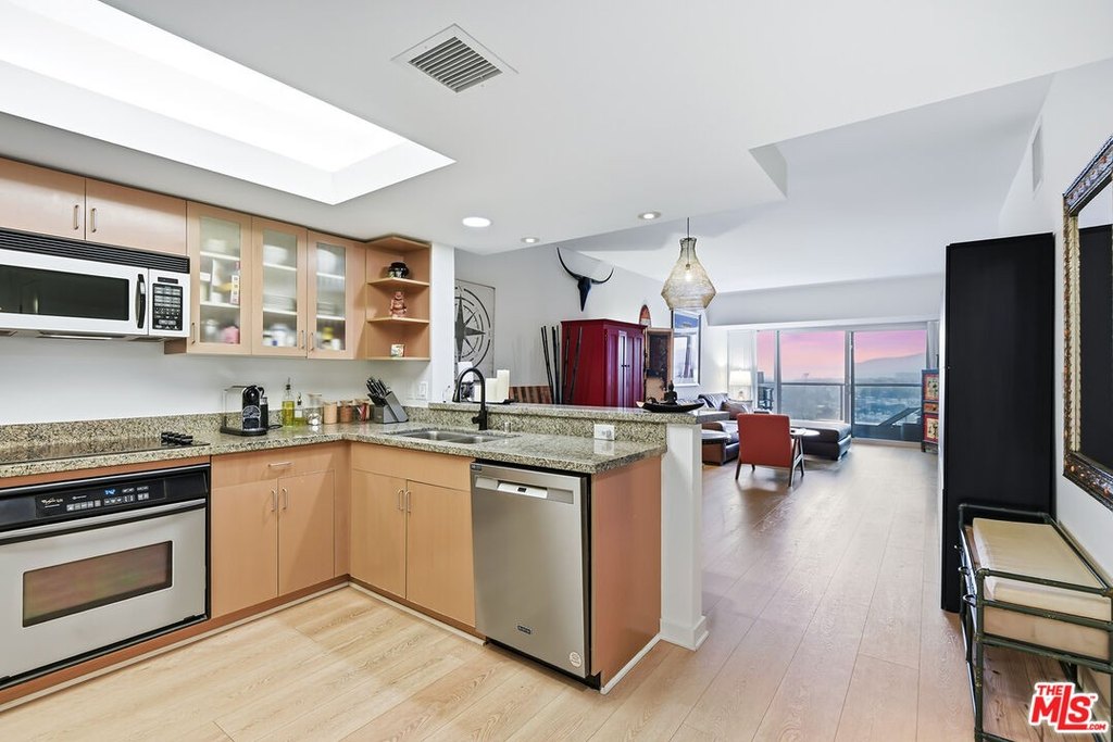13700 Marina Pointe Dr Unit 1510