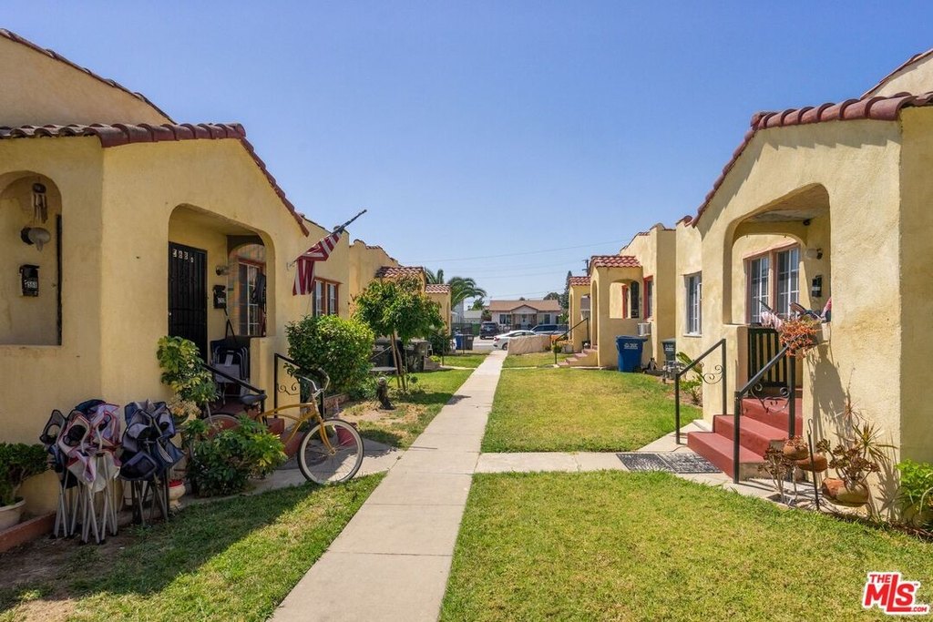 562 S Fetterly Ave